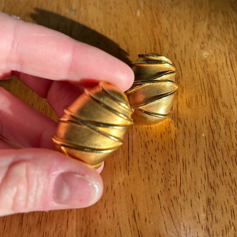Vintage Ginnie Johansen 80s clip on earrings